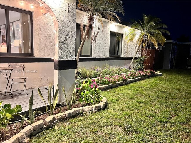 Photo - 581 NW 185th St