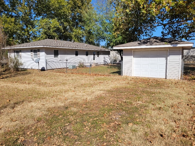 Photo - 704 Strozier Ln