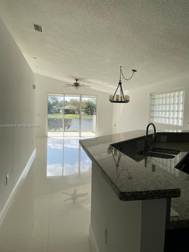 Photo - 4117 Sapphire Bend
