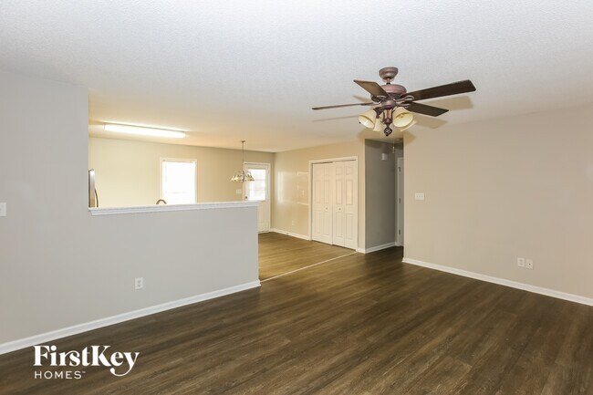 Photo - 268 Southaven Ct