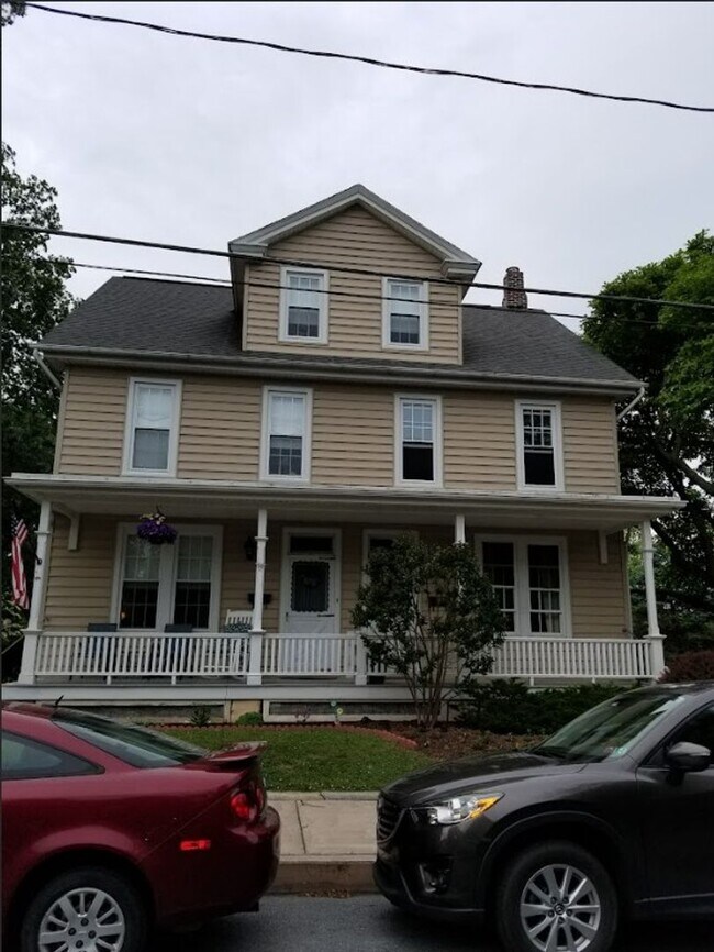 Building Photo - 115-117 S Market St. Unit 115C