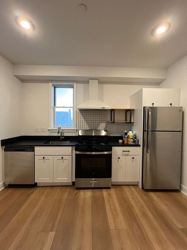 Photo - Modern One Bedroom in Port Richmond! MOVE ... Unit 11