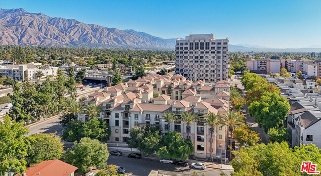 Photo - 290 N Hudson Ave Unidad 204W Rental