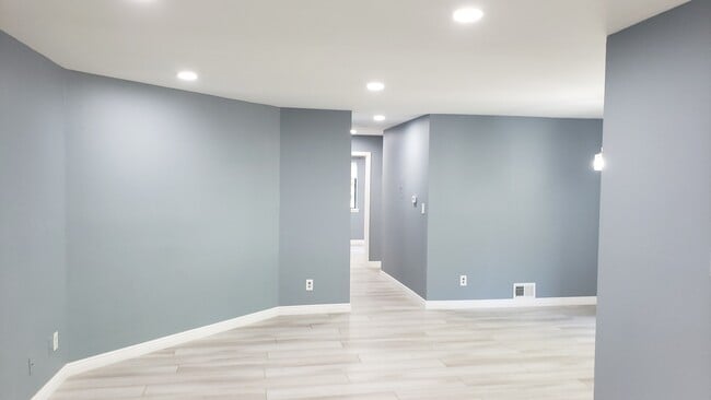 Building Photo - 2421 Old Stone Mill Dr Unit 2421