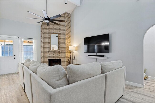 Photo - 16301 Essex Cove