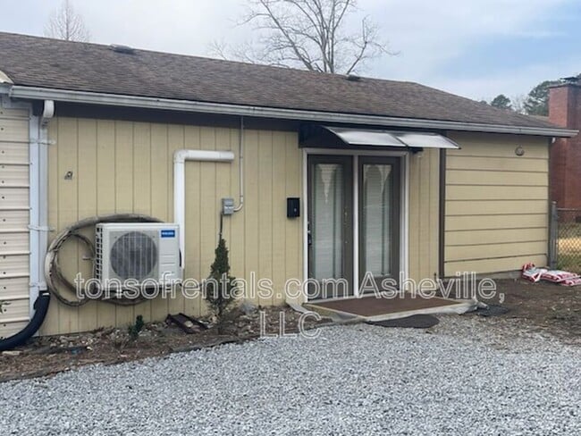 Building Photo - 321 Lake Cir Dr Unit #B