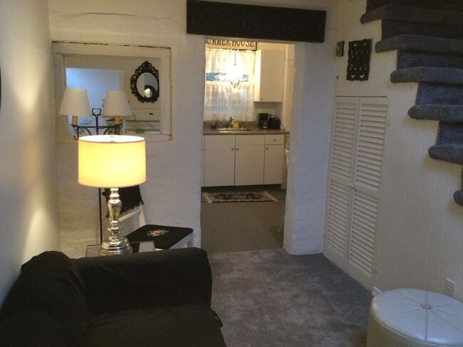 Photo - Charming Cottage in Newportville