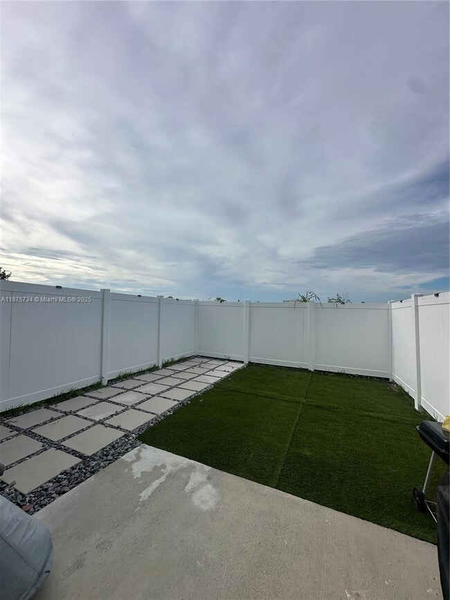 Building Photo - 1070 W Davis Pkwy Rental