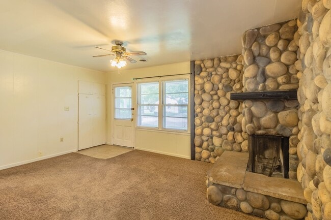 Photo - Cozy House With Great Yard Space!