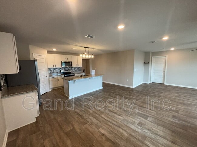 Photo - 5583 Guinevere Ln