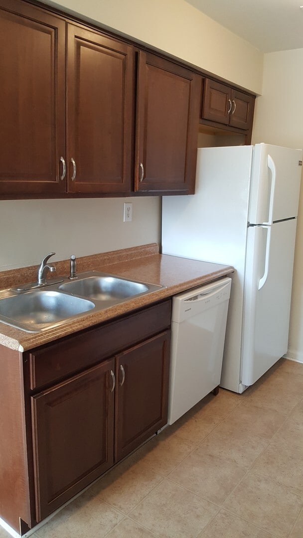 1375 Kingston Ave Unit 3