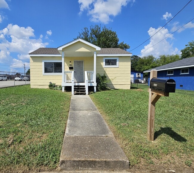 2109 Anderson Ave