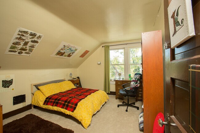 Photo - 2136-2138 Summit St