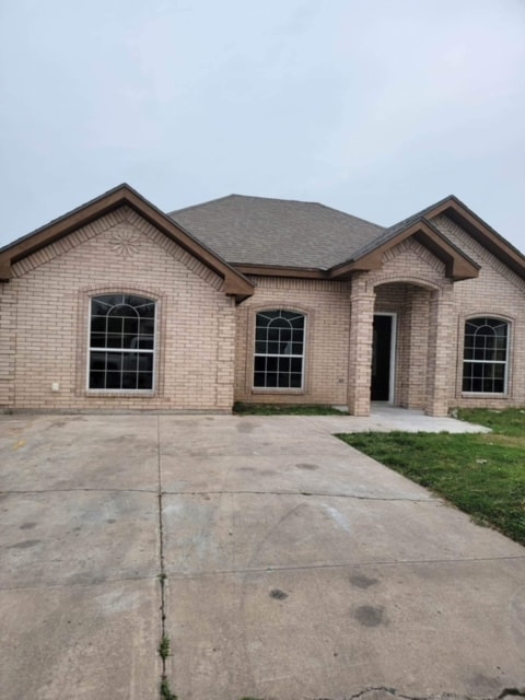 Building Photo - 610 W Blue Jay Ave