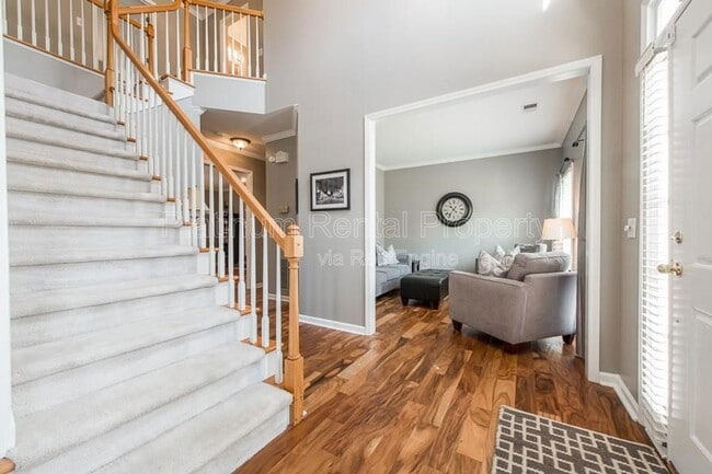 Photo - 925 Briars Bend