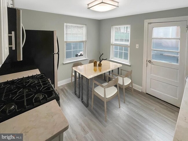 Photo - 160 McClellan St