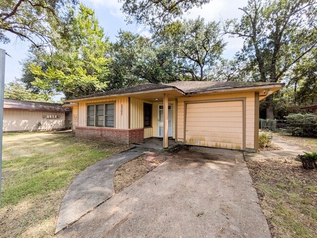 Building Photo - 2307 McKee Dr