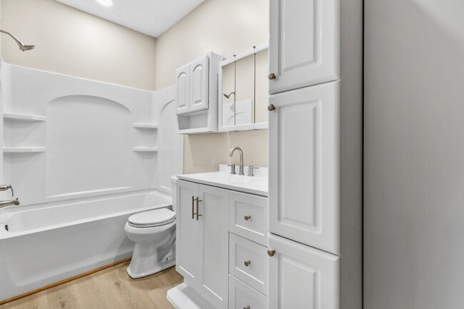 Photo - 125 E Charles St