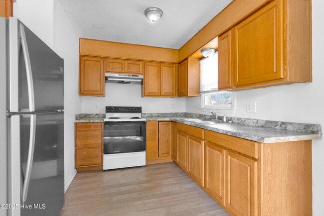 Photo - 1800 Carver St