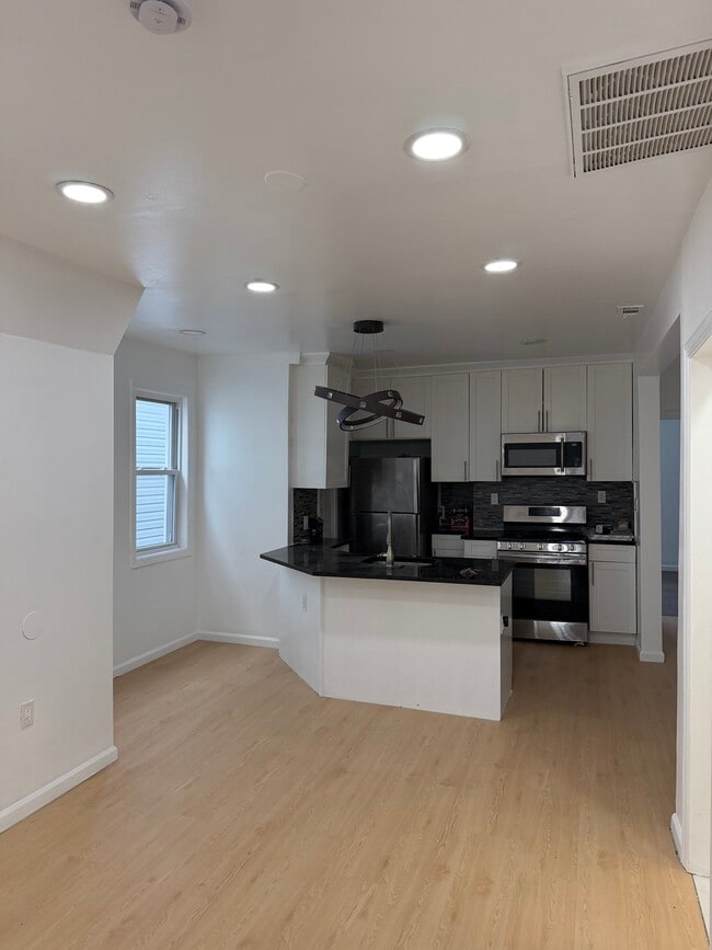 Photo - 197 S 11th St Unit 3