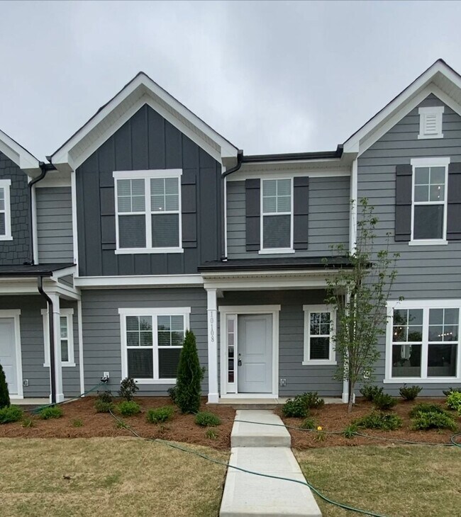 Building Photo - Well Maintained 3BR/2.5BA Townhouse in Pringle Townes; Available July 10