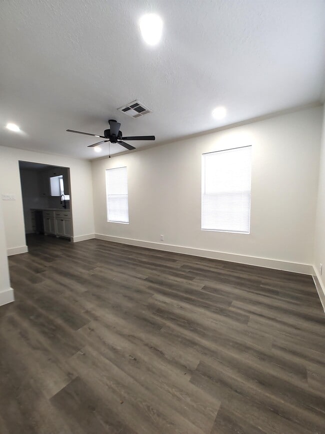 Photo - 2604 Ave C