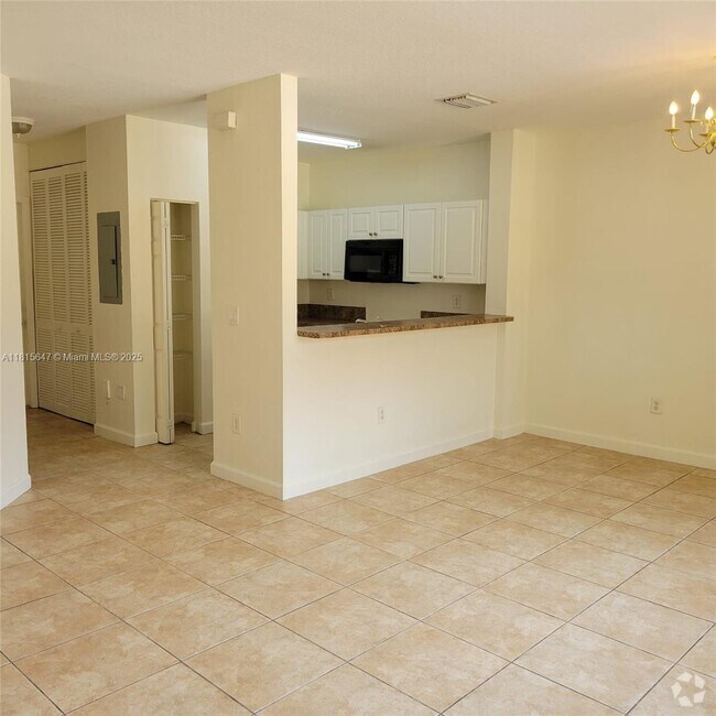 Building Photo - 1480 NE 33rd Ave Unit 210 Rental
