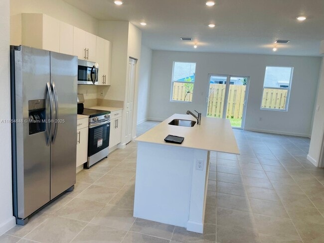 Photo - 175 SE 11th St