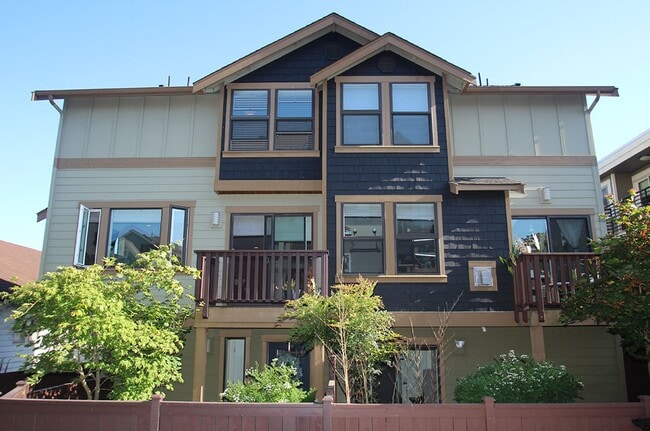 LUXURY 2-BED BALLARD TOWNHOME FOR RENT WIT... - LUXURY 2-BED BALLARD TOWNHOME FOR RENT WIT...