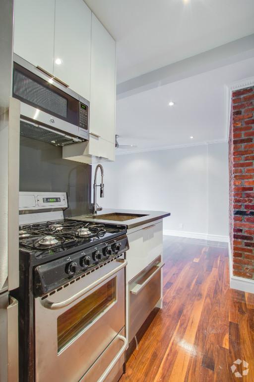 Building Photo - 1590 Lexington Ave Unit 16 Rental