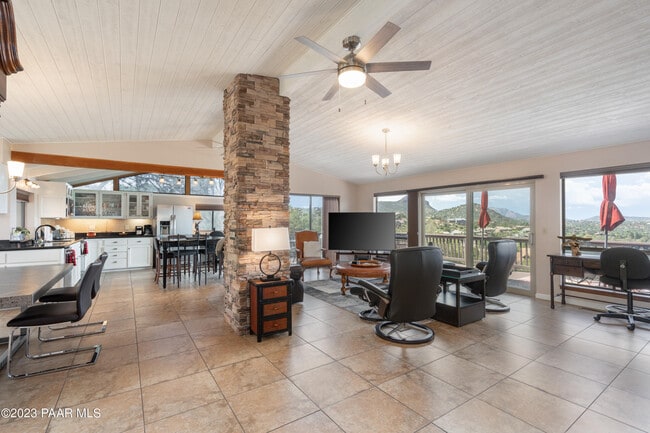 Photo - 647 Fiesta Ln