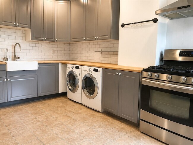 Building Photo - 1500 Tremont St Unit 3