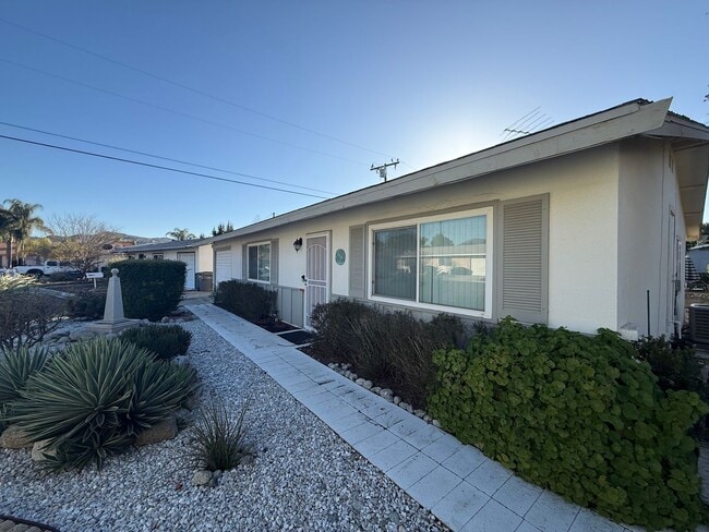 Building Photo - Cozy 2 bedroom 1 bath