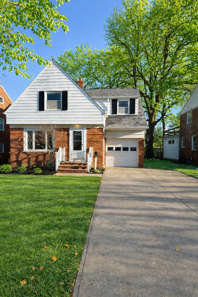 Building Photo - Updated 3-Bedroom Home in Lyndhurst Schools | Yard + Garage