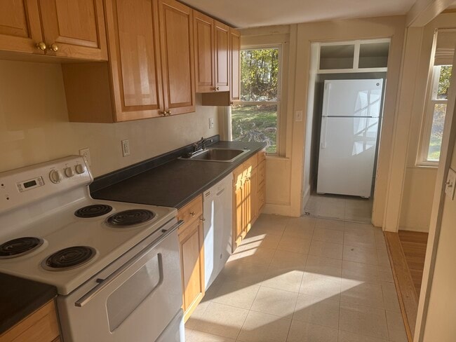 Building Photo - 5 Curve St