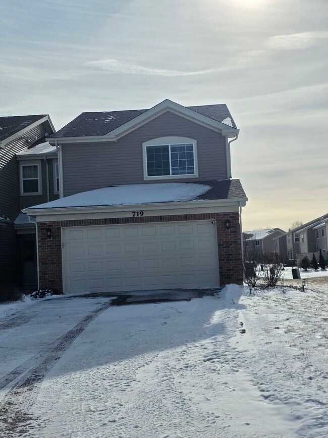 Building Photo - 719 Wellington Ln