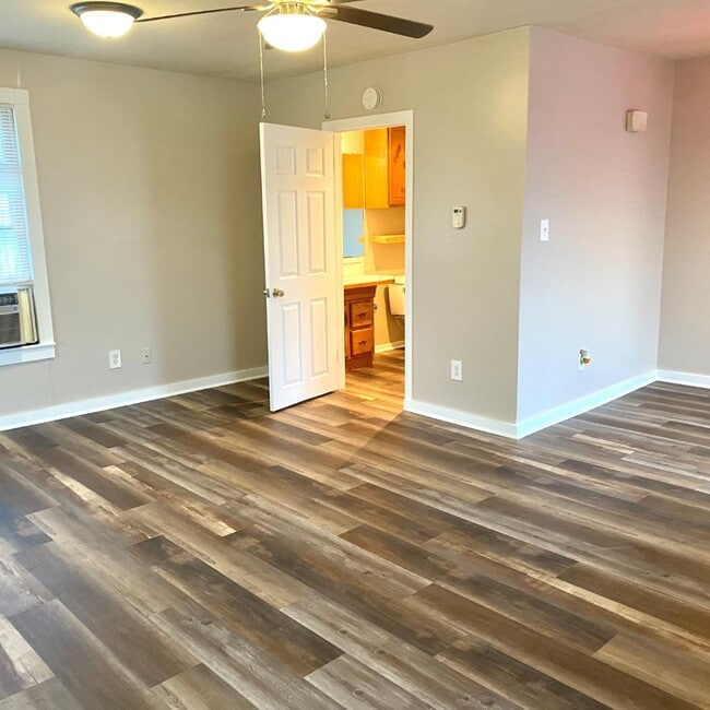 Photo - 429 E Bridge St