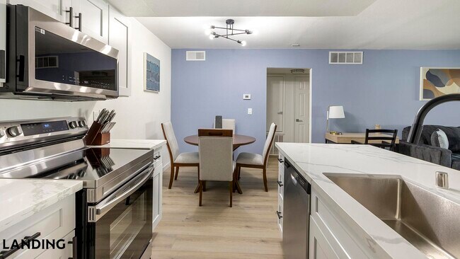 Photo - 1455 E Katie Ave Unidad P21