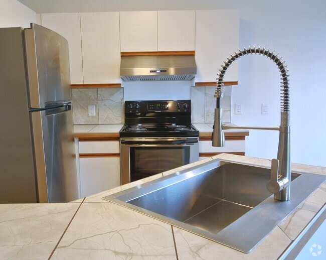 Building Photo - 1350 Brown St Unit C Rental