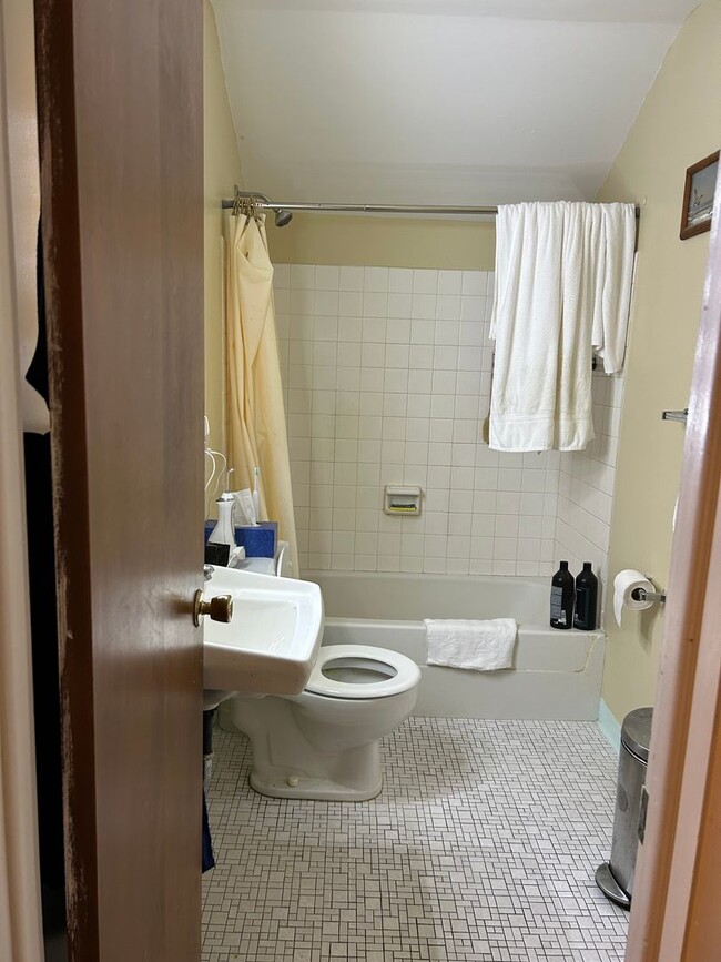 Photo - 35 Lawrence St Unit 2