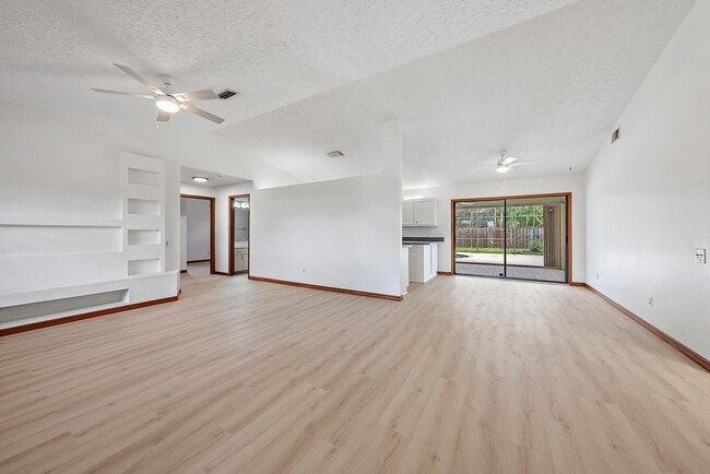 Photo - 489 SE Evergreen Terrace