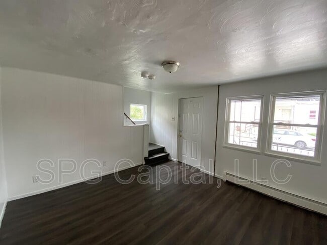 Photo - 704 Jessop Pl