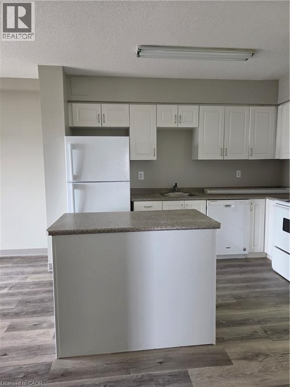 Photo - 736 Old Albert St Unit 301