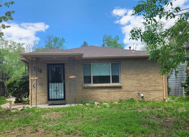 Building Photo - Bright and open updated duplex located in a prime area of Rosedale!