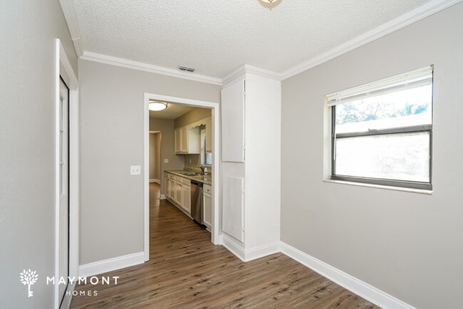 Photo - 2302 Maple Hl Dr