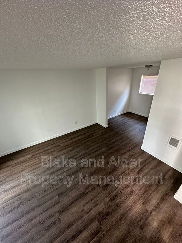 Photo - 15847 SE Stark St