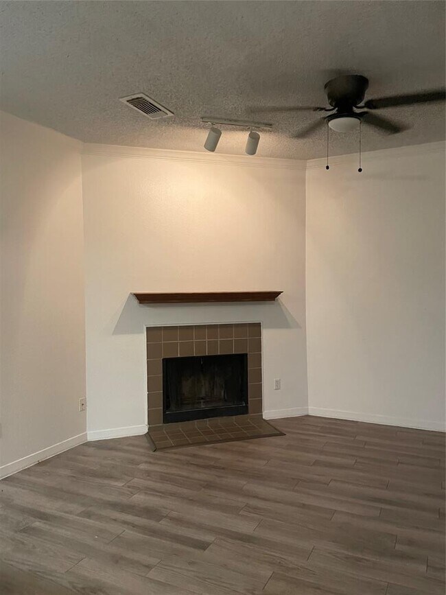 Photo - 915 W 23rd St Unit 212