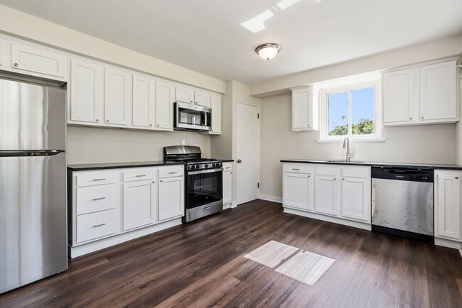 Building Photo - Unbeatable 4 bedroom in Penn Hills available now!