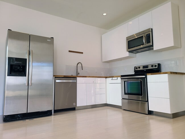 Kitchen - 530 Tompkins Ave Unit A