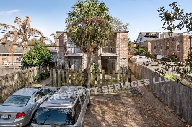 Building Photo - 309 Lilac St